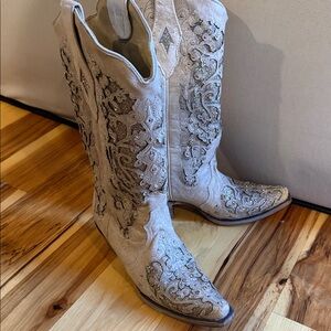 Corral Intricate Embroidered Cream Western Boots